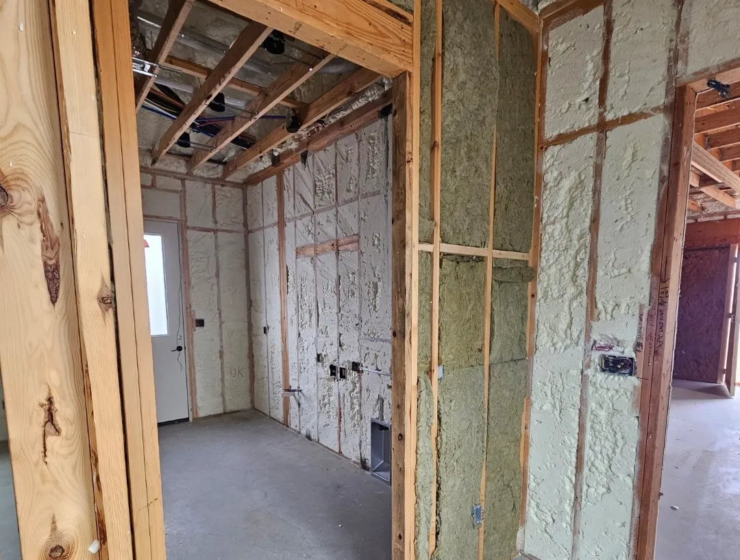 Spray Foam vs Fiberglass Which Insulation Is Better Spray Foam vs Fiberglass